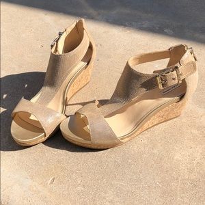 Alex Marie gold metallic 9 wide width Wedges